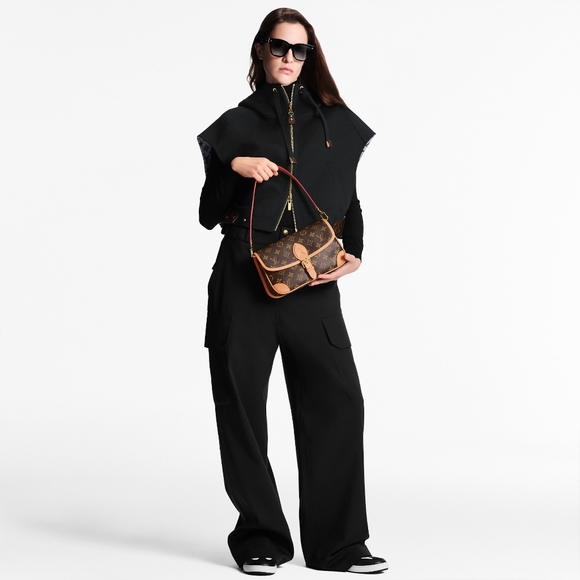 Like NEW!!! Louis Vuitton LV Monogram Crossbody Bag Diane IN Excellent Condition - Picture 6 of 16